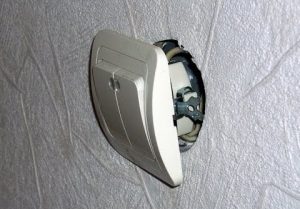 Замена выключателя света в квартире в Шахтах